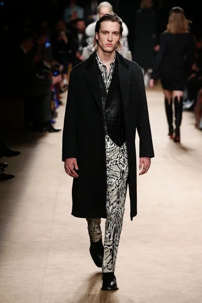 Look 11